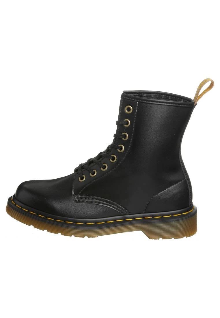 Dr. Martens WINCHESTER II BOOT 1460 VEGAN - Schnürstiefelette - Black – Bild 6